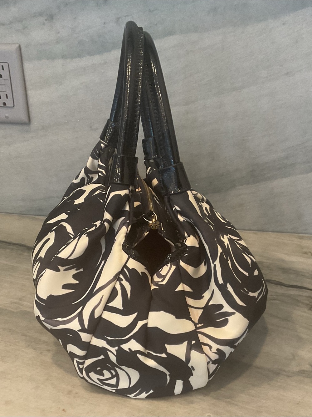 kate spade Black & White Rose-Print Satchel - Picture 4 of 11
